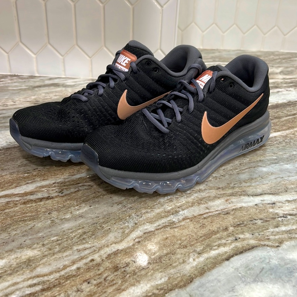 EUC Nike Air Max Size 9